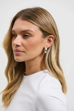 Bold Macaroni Loop Earring Silver